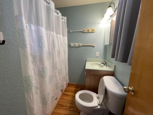 Ένα μπάνιο στο 19 Oceans Door West Condo