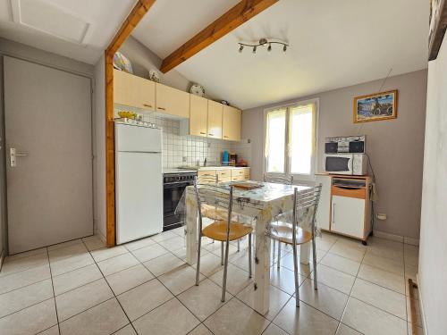 Photo de la galerie de l'établissement Maison confortable pour 6 pers. à La Faute-sur-Mer, proche plage, jardin et équipements complets - FR-1-476-63, à La Faute-sur-Mer