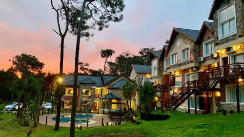 - Vistas a un complejo con piscina en Haras del Bosque en Mar de las Pampas
