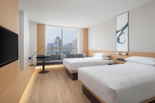Ένα ή περισσότερα κρεβάτια σε δωμάτιο στο Fairfield by Marriott Hangzhou Wulin Square, China