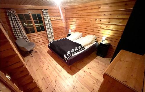 an overhead view of a bedroom in a log cabin at 4 Bedroom Beautiful Home In Sälen in Stöten