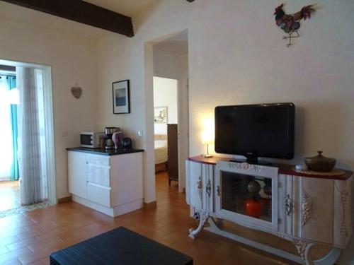 Photo de la galerie de l'établissement Appartement 3 pièces avec piscine et tennis, à 500m de la plage, climatisé, parking privé - FR-1-776-101, à Argelès-sur-Mer