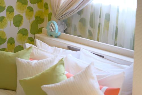 a bedroom with a bed with a mirror and pillows at 国際通りまで車で5分 那覇空港まで車で8分 最大15名 As bld in Makishimachi