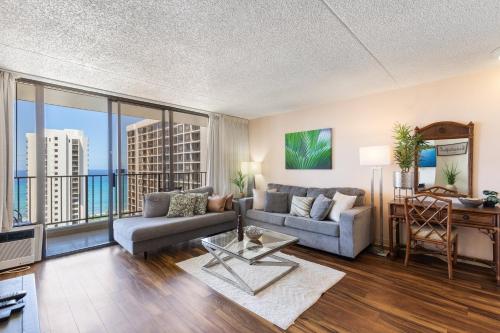 Beautifully Renovated 32nd Floor Deluxe Ocean View Waikiki Condo condo_2