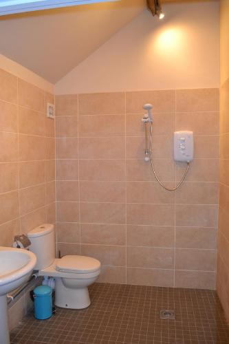 A bathroom at Orchard Views B&B 