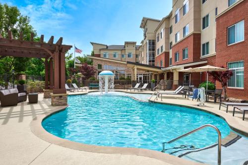 a swimming pool at a hotel with a fountain at Residence Inn by Marriott Nashville South East/Murfreesboro in Murfreesboro