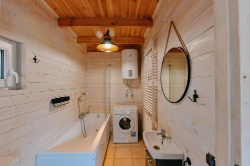 Ένα μπάνιο στο Szary Domek 3 jacuzzi kominek jezioro klimatyzacja