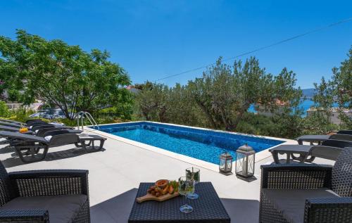 Villa Verde with 4 en-suite bedrooms, private pool, 200m from sandy beach