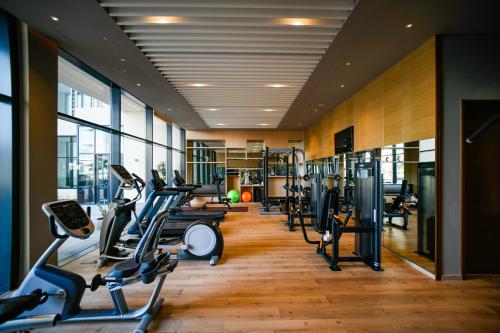 a gym with several treadmills and cardio machines at Juman flat Marina and Sea view in Ḩayl Āl ‘Umayr