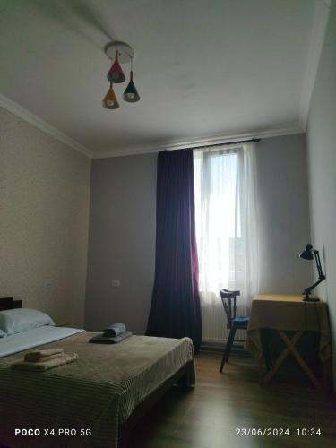Una cama o camas en una habitación de Nia