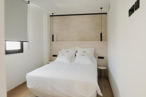 Ένα ή περισσότερα κρεβάτια σε δωμάτιο στο Azure Homes