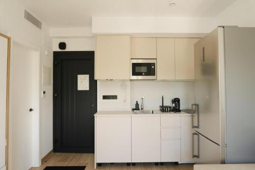 Η κουζίνα ή μικρή κουζίνα στο Azure Homes