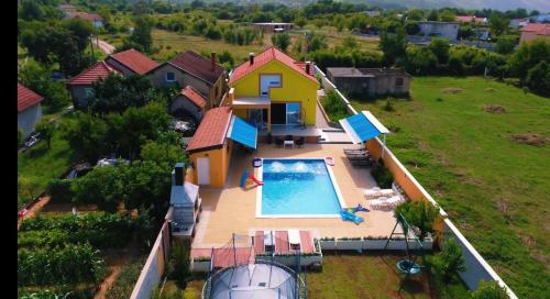 Бассейн в Holiday Home Revita Cocktail или поблизости