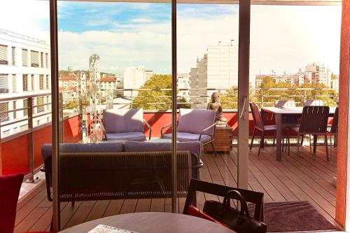 T2 Little Bohême proche hôpitaux terrasse plein ciel