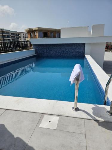 a swimming pool with a hat on a building at Vienna Luxury Apartments in Dobra Voda