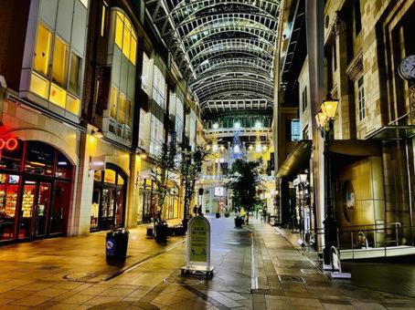 a shopping mall with a glass ceiling and an empty street at ゲストハウス　風の丘 in Aji