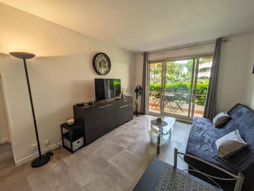 Photo de la galerie de l'établissement Le petit Mimosa, rdc, 3 piscines, proche plages, 15mn Cannes, à Mandelieu-la-Napoule