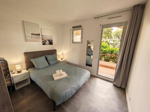 Le petit Mimosa, rdc, 3 piscines, proche plages, 15mn Cannes