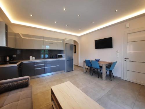 Kuchyň nebo kuchyňský kout v ubytování Petros Apartment Acharavi