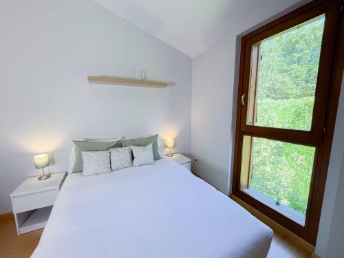 a bedroom with a white bed and a window at Ático De 3 Habitaciones Con Vistas Soldeu - Parking incluido l by BonesVacances in Soldeu
