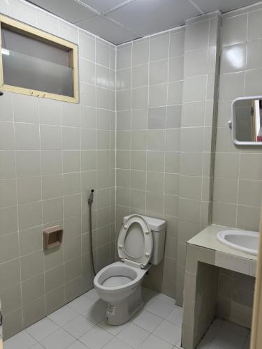 Ένα μπάνιο στο DDINN BEACH GUESTHOUSE