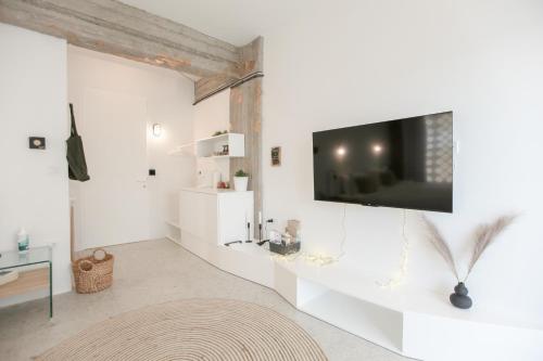 Convent Apartments - Huge One Combinationにあるテレビまたはエンターテインメントセンター