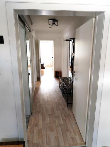 a hallway leading to a living room with wood floors at Ferienwohnung Stellberg in Homberg