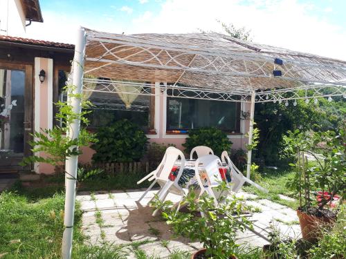 Taman di luar Limone e Peperoncino B&B