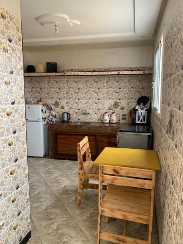 Cuisine ou kitchenette dans l'établissement Dar Elbouhaira