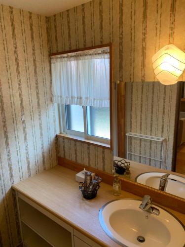 Vannituba majutusasutuses Cottage Village 宿り木荘