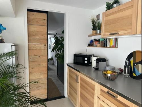 Photo de la galerie de l'établissement Studio rénové atypique à Marseille près des plages, à Marseille