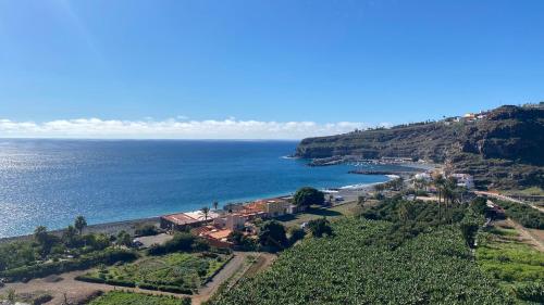 an aerial view of a house and the ocean at Casa Moni con Vistas al Mar in Playa de Santiago