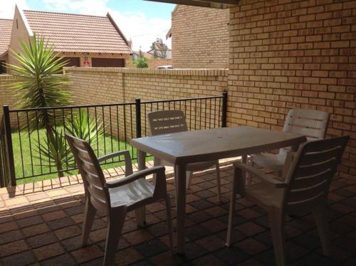 En balkon eller terrasse på Fully Furnished Pentagon Park