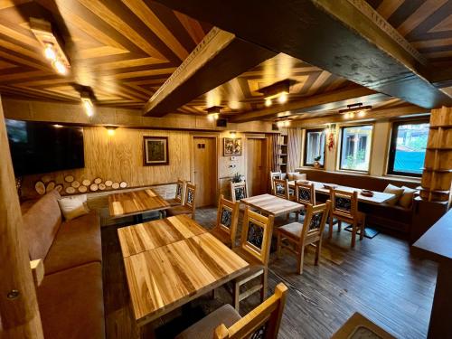 an overhead view of a living room with tables and chairs at Китанова къща in Koprivshtitsa