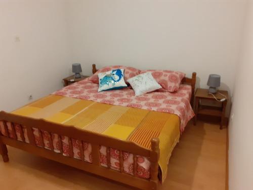 Posteľ alebo postele v izbe v ubytovaní Apartmani Ivan & Mirjana 2