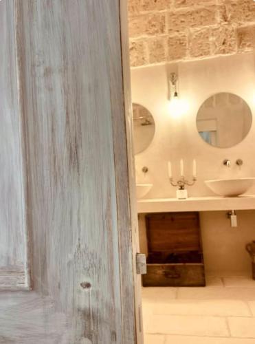 Un baño de Dimore i Messapi Suites Diffuse