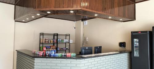 a food counter in a restaurant with a vending machine at Bravo City Hotel Sorocaba in Sorocaba