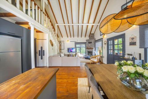 Cucina o angolo cottura di Ağaç Ev Sapanca - Isıtmalı Havuzlu Villa
