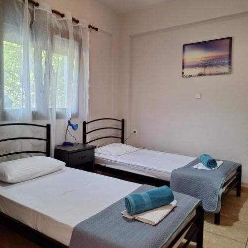 En eller flere senge i et værelse på Ktima Manolas