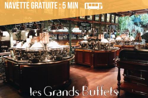 un magasin rempli de nombreux instruments de musique exposés dans l'établissement Escape Room - les Trésors de Narbonne, à Narbonne