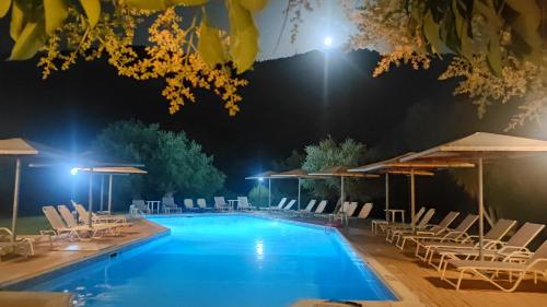 Πισίνα στο ή κοντά στο Donatos Apartments & Studios