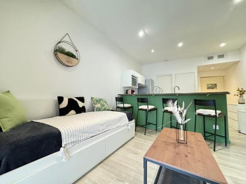 Cuisine ou kitchenette dans l'établissement Tour d'Auvergne - Appartements en plein centre ville, proche de la cathédrale et de la place de Jaude