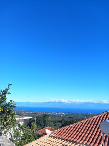 a view of the water from a roof at Sofias Studio in Koroni