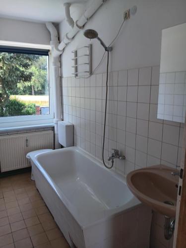 Bilik mandi di Charmante Unterkunft - Erdgeschoss
