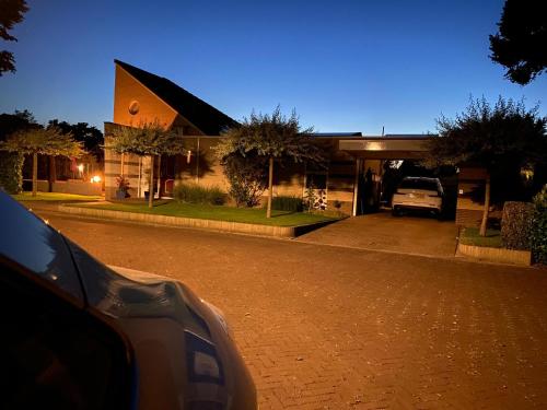 a car parked in front of a building at night at La Nuova Casa del Campo (vh De Kamp) in Dinxperlo