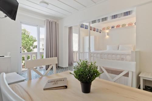 Ένα ή περισσότερα κρεβάτια σε δωμάτιο στο Posidonia Luxury Suites
