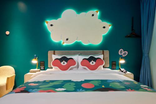a bedroom with a bed with two hello kitty pillows at 和陽行館 Villa Bon Moment in Dayuan