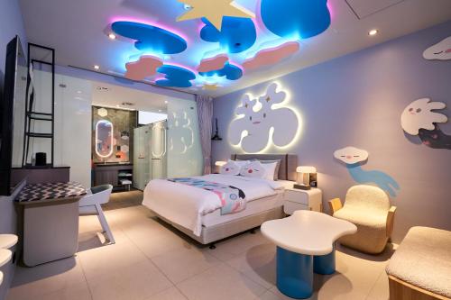 a bedroom with a bed and a room with a table at 和陽行館 Villa Bon Moment in Dayuan