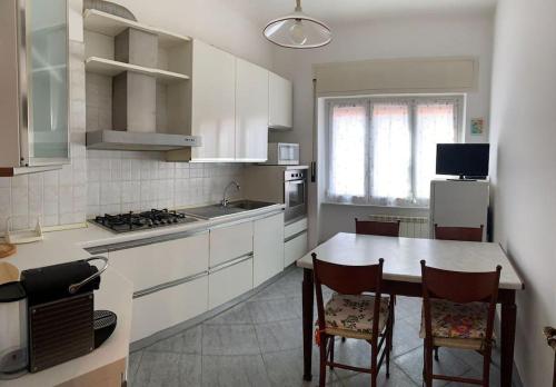 Dapur atau dapur kecil di A casa di Elsa