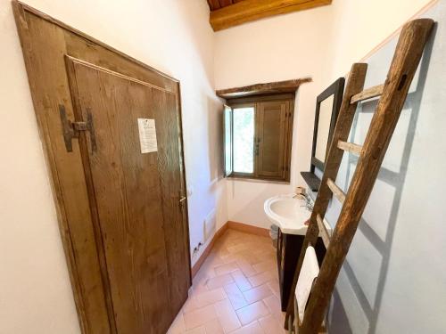 Fotografie z fotogalerie ubytování Spoleto Tranquilita sleeps 20 with Wifi Pool Yoga Studio Gardens and Views v destinaci Morro